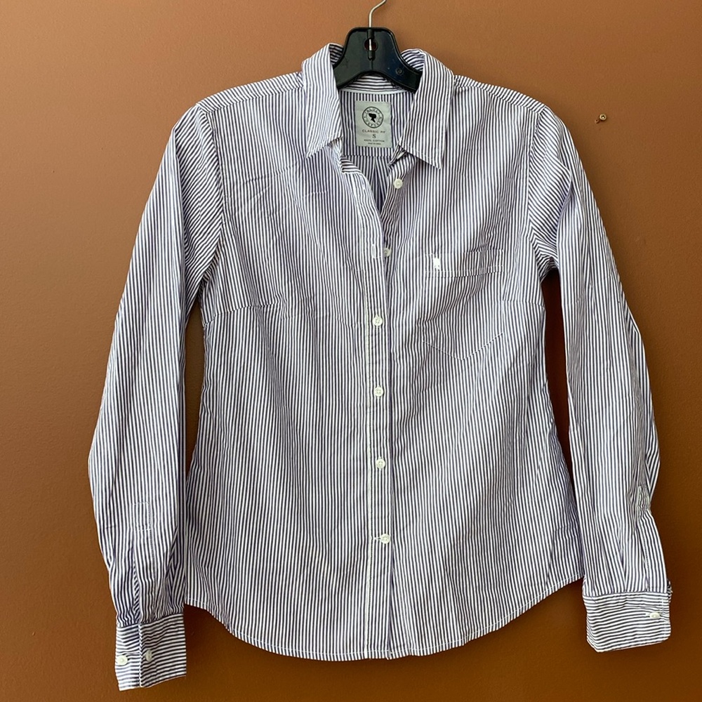 Talula Oxford, classic fit size small in purple and white stripes.